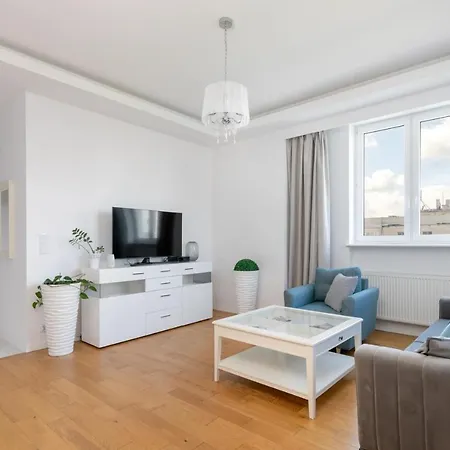 Panoramic View Near Old Town דירה