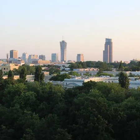 Panoramic View Near Old Town Apartment